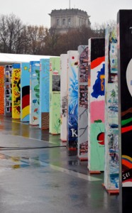 Vor 20 Jahren fiel Beton, dieses Mal nur Styropor - Fotograf: Peter Fenge
