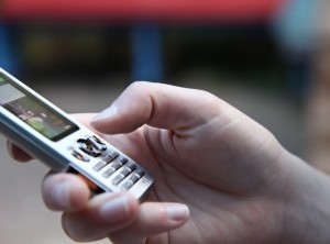 Handy-Knigge, wie verhalte ich mich am Handy Knigge-Falle Handy – immer erreichbar zu sein kann auch stören! ©Christoph Droste/ PIXELIO