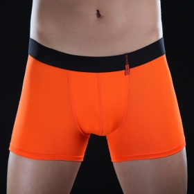 Leuchtender geht nicht. Trunk-Shorts aus Light Meryl in Orange.