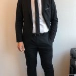 Saki der Gewinner von The Biggest Loser 2018 im Anzug mit Shapewear von ALBERT KREUZ