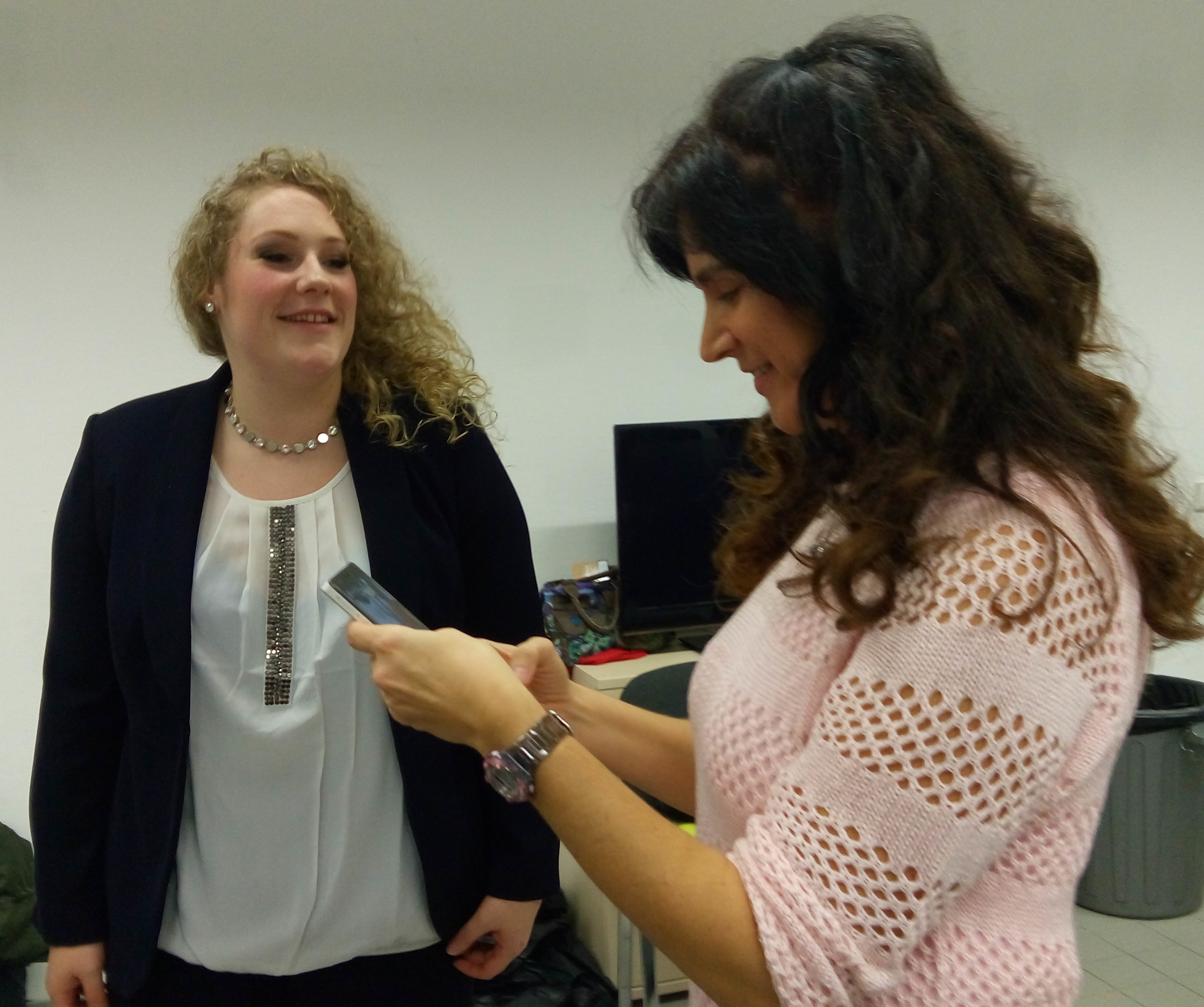 Ramona und B. Moghim im Warteraum