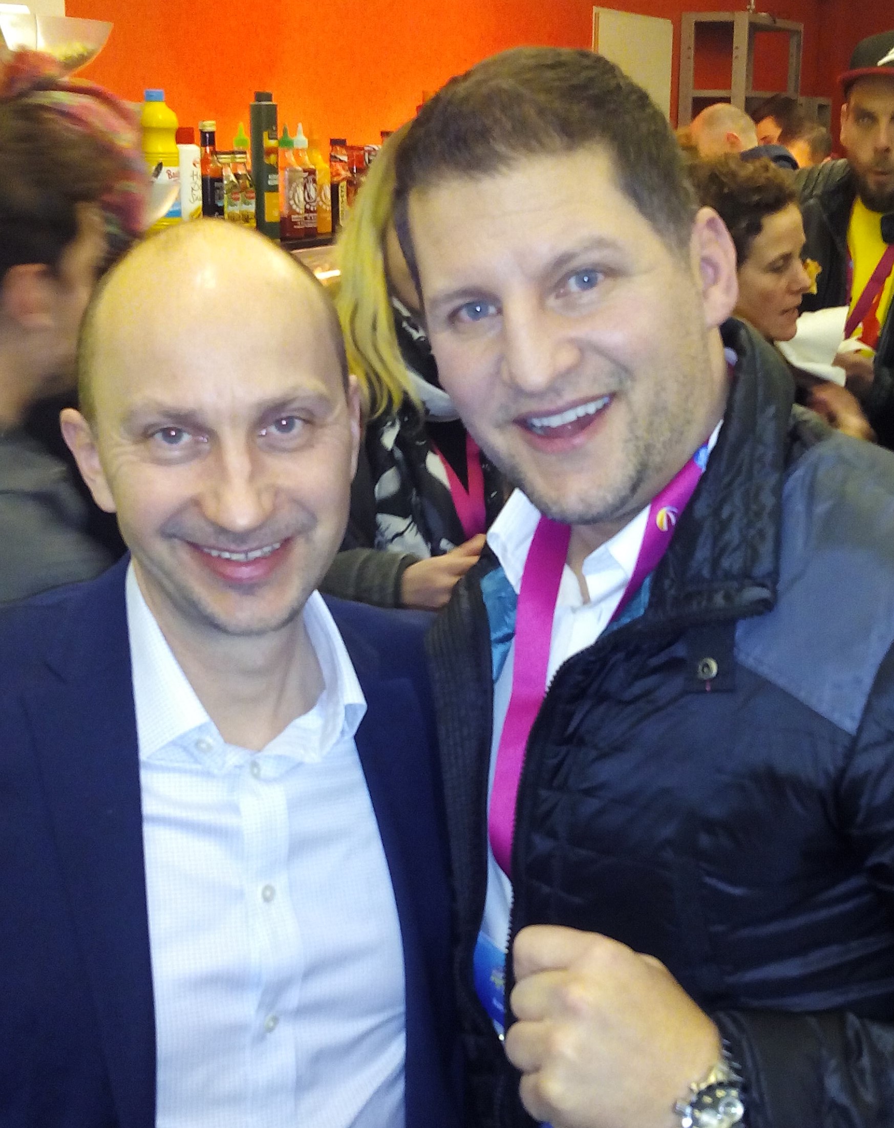 Geschäftsführer Uwe Schmidt von ALBERT KREUZ mit Trainer Ramin Abtin