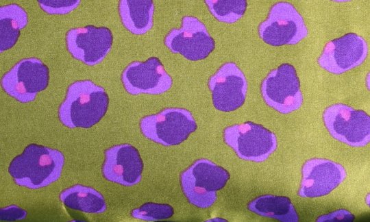 Plastron Gruen, Violett - Blumen, Dessin 200041 
